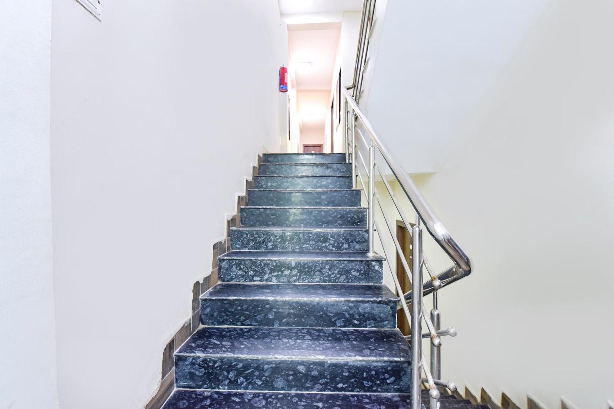 فندق Fabexpress Nishesh Tower اوجاين المظهر الخارجي الصورة